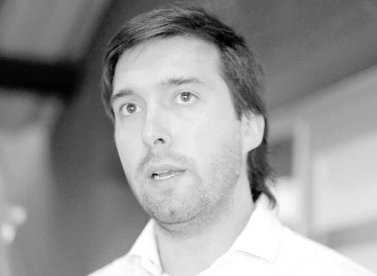 Estacionamiento tarifado: CCIL impulsa solución para ordenar el tránsito en el Centro de Minas