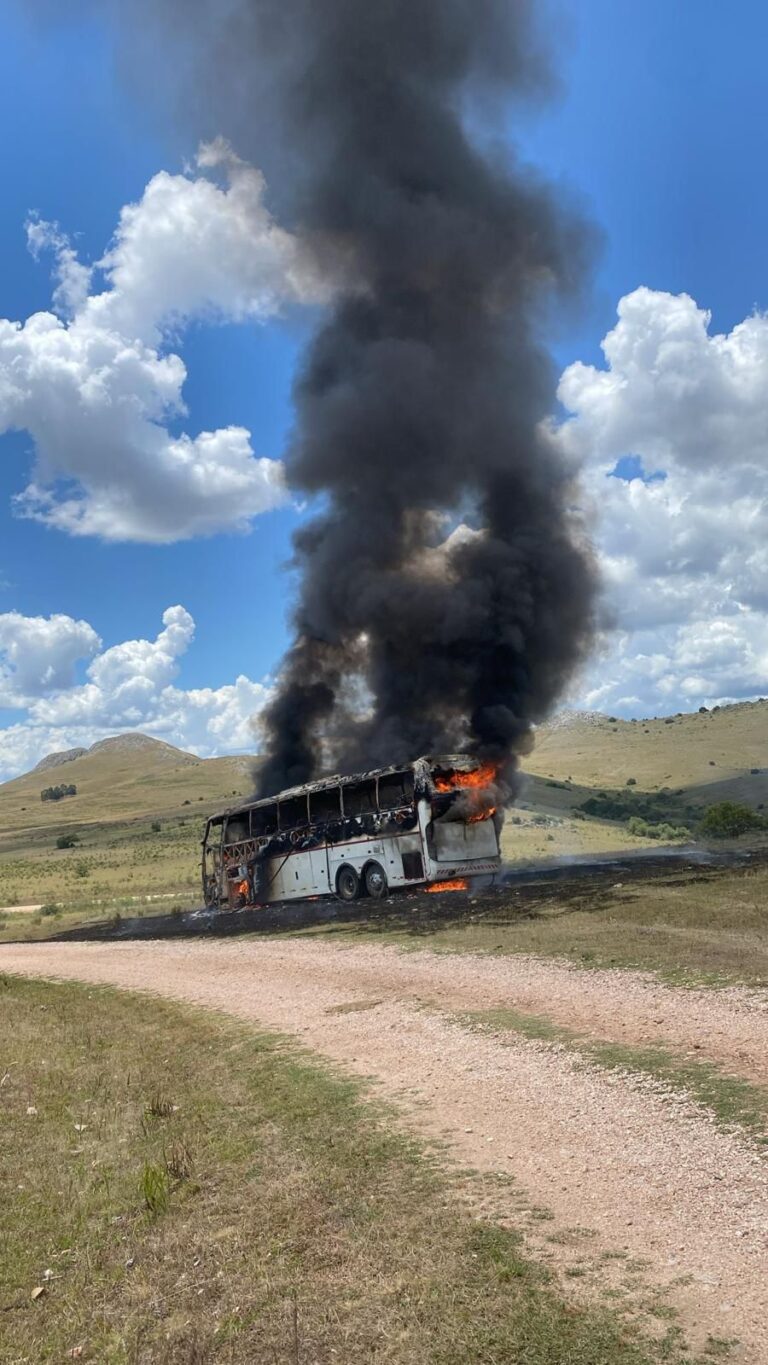 Se quemó un ómnibus, pero no hubo lesionados