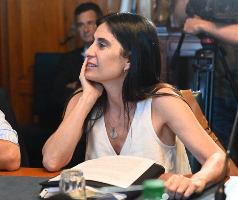 Alexandra Inzaurralde: “los alcaldes necesitan una persona de confianza”