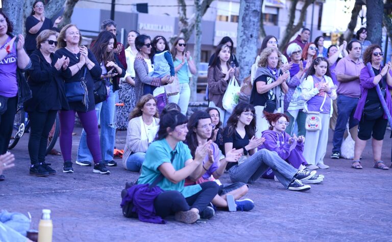 Minas marchó en el Día de la Mujer y culminó con lectura de proclama en la Plaza Libertad