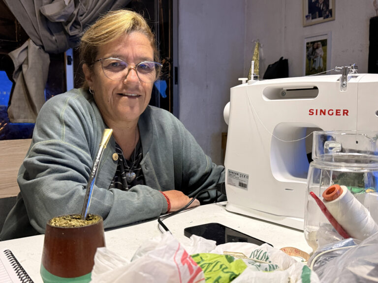 Nancy Alfonso: costurera en La Filarmónica