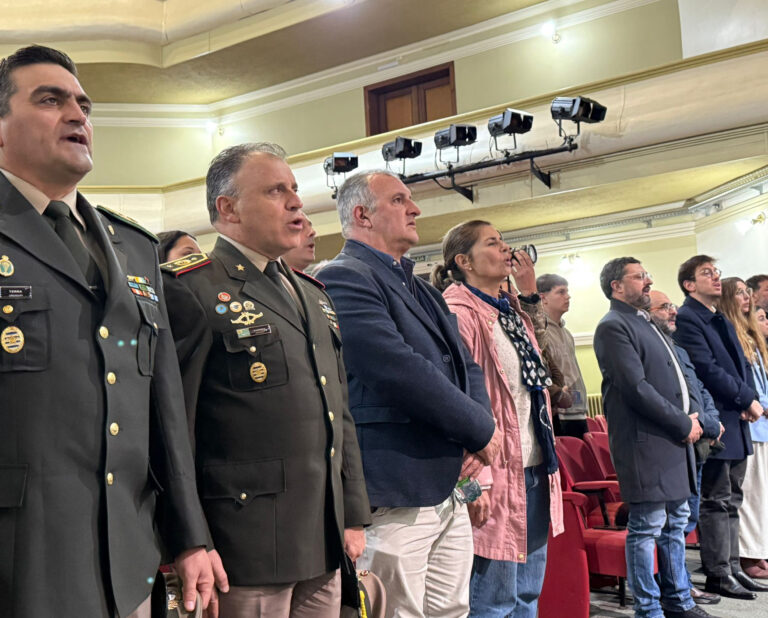 Emotivo homenaje al general José Gervasio Artigas ayer en el Teatro Lavalleja