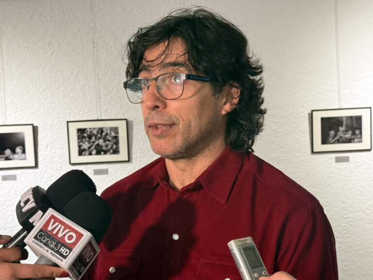 Fernando Morán inauguró la muestra fotográfica “Contacto” en la Casa de la Cultura