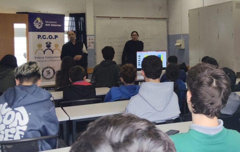 Alumnos de instituciones educativas de Lavalleja continúan recibiendo orientación de la PCOP