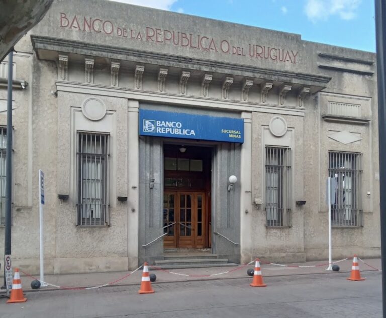 El BROU elimina algunas tarjetas en noviembre