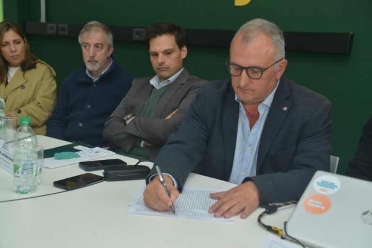 Firmaron el contrato para la regeneración urbana de la Rambla Ester Moré